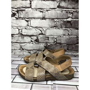 Clarks Taupe Leather Snake Skin Ankle Strap Casual Sandals Women Sz 7M US/37.5EU